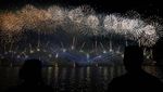 Langit Lusail Qatar Meriah dengan Aksi Cahaya, Pesawat dan Drone