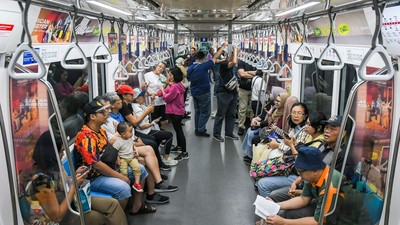 Sepenuh Ini MRT Jakarta Saat Libur Lebaran