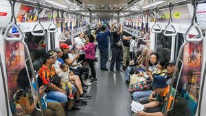 Sepenuh Ini MRT Jakarta Saat Libur Lebaran