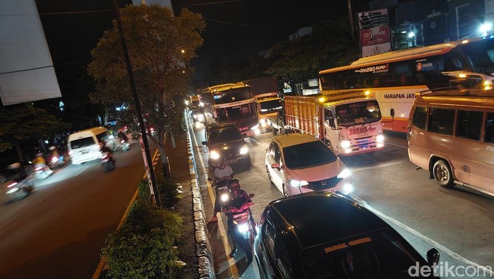 Macet di Jalur Pantura Cirebon