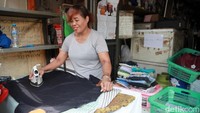 Kondisi ini membuat masyarakat yang tetap di kota mengandalkan jasa cuci pakaian untuk memenuhi kebutuhan mereka.