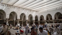 Saat ini Masjid Quba mampu menampung lebih dari 20 ribu jemaah dan menjadi salah satu tujuan ketika umat Islam berkunjung ke Madinah. Foto: iStock/Jaka Suryanta