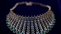 Pusat pengolahan berlian di Surat, India, meliputi Bursa Berlian Surat (SDB) dan Indian Diamond Institute (IDI). 