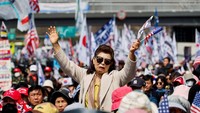 Mahkamah Konstitusi Korea Selatan menguatkan pemakzulan Presiden Yoon Suk Yeol. Putusan ini resmi membuat Yoon dicopot dari jabatan atas pemberlakuan darurat militer kontroversial pada Desember 2024.