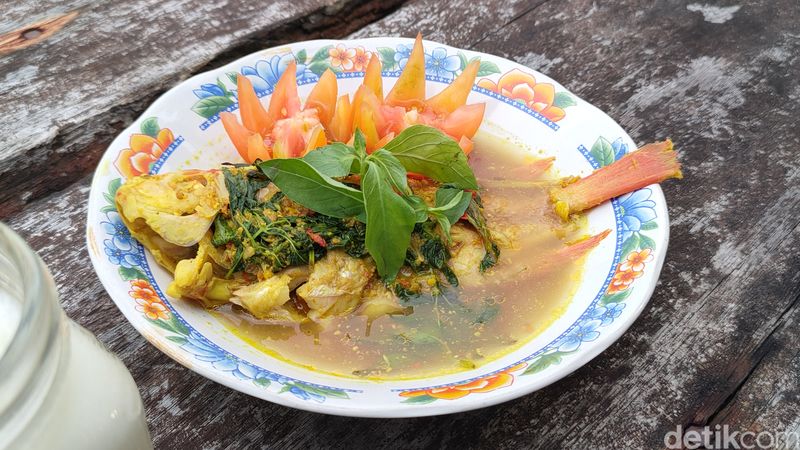 Ikan nila kuah pindang di Kedai Ingkar Janji, Girimulyo, Kulon Progo, Jumat (4/4/2025).