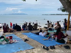 Pantai di Lampung Selatan Dipadati Wisatawan Asal Sumsel hingga Jakarta