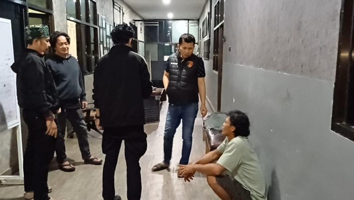 Pelaku SK (36), yang menikam temannya ditangkap di Mapolres Pangkep.
