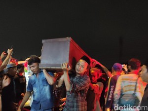 6 Jenazah Warga Sidoarjo Korban Longsor Pacet-Cangar Tiba di Rumah Duka