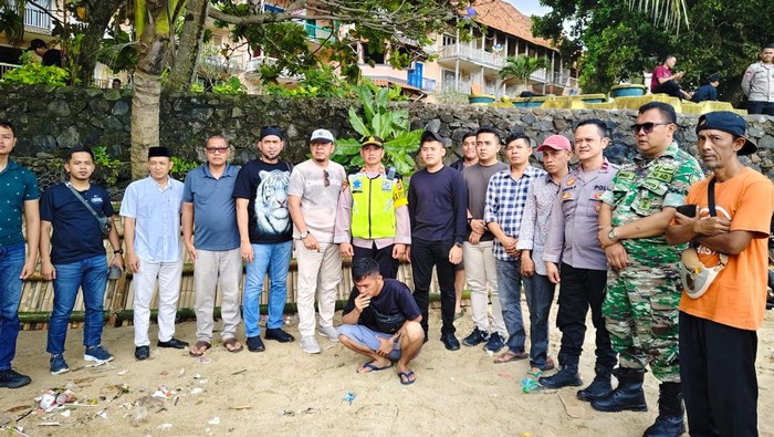 Pemilik jembatan bambu pungli di Pantai Carita, Banten
