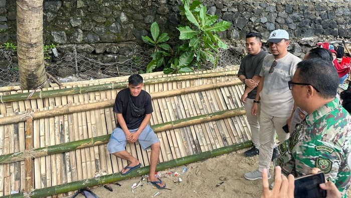 Penangkapan pria pelaku pungli bermodus jembatan di Pantai Carita, Banten (dok. Istimewa)