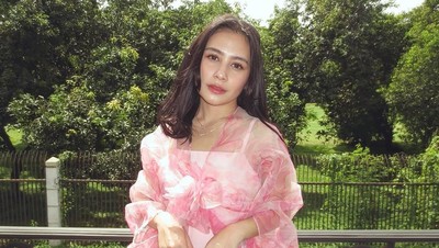 7 Foto Cantik Prilly Latuconsina Pakai Baju Lebaran Terinspirasi Bella Hadid