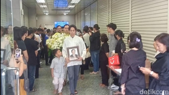 Ray Sahetapy akan disalatkan di Masjid Istiqlal.