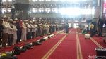 Potret Ketika Jenazah Ray Sahetapy Disalati di Masjid Istiqlal
