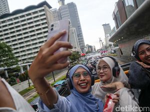 Serunya Keliling Jakarta Naik Bus Tingkat Tanpa Atap Saat Libur Lebaran