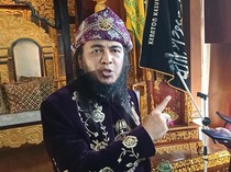 Respons Sultan Iskandar soal Tradisi Tepung Tawar untuk Willie Salim