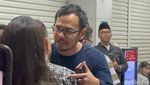 Momen dan Ekspresi Surya Sahetapy Setibanya di Rumah Duka