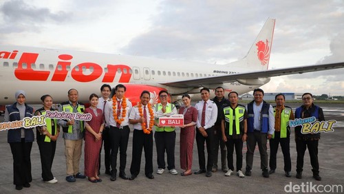 Pendaratan perdana pesawat Thai Lion Air di Bandara Bali, Kamis (3/4/2025). (Aryo Mahendro/detikBali).