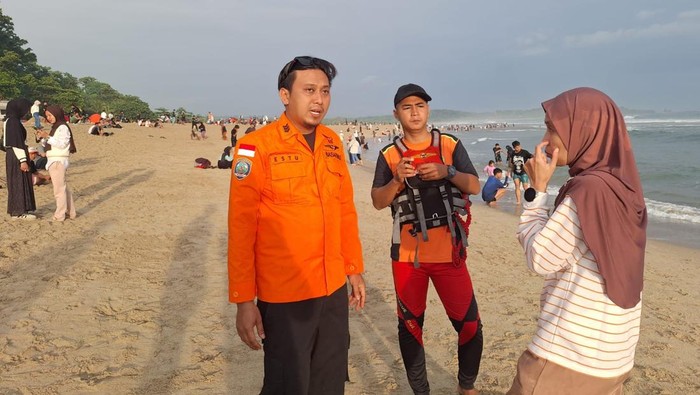 Tim gabungan melakukan pencarian korban hilang di Pantai Goa Langir, Lebak, Banten. (Foto: dok. Basarnas Banten)