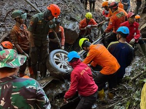 Tragedi Mudik Lebaran, 10 Orang Tewas Diempas Longsor Jalur Pacet-Cangar
