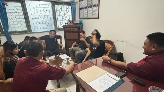 Wanita Klaten diamankan gegara bawa bong sabu saat jenguk suaminya di Lapas Klaten, Jumat (4/4/2025).