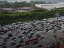Video: Antrean Kendaraan di GT Cikatama Arah Jakarta Mengular