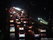 Video: Libur Panjang Kemerdekaan, Tol Cipularang Padat Malam Ini