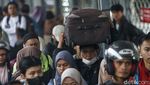 Arus Balik Libur Lebaran 2025, Stasiun Pasar Senen Ramai Pemudik
