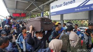 Arus Balik Libur Lebaran 2025, Stasiun Pasar Senen Ramai Pemudik