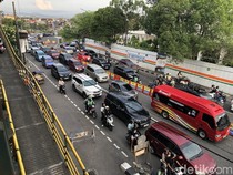 Potret Arus Lalu Lintas Menuju Malioboro Sore Ini: Padat Merayap!