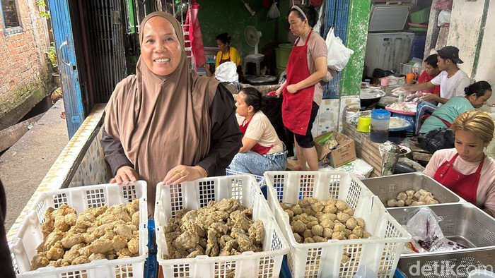 Cek Mina salah satu pengusaha pempek di Kampung Tanggo Rajo Cindo Palembang
