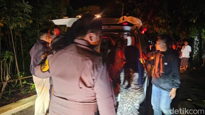 Evakuasi bayi umur 2 tahun yang meninggal dalam perjalanan di Cicalengka