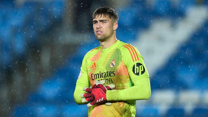 MADRID, SPAIN - MARCH 21: Fran Gonzalez of Real Madrid Castilla looks on during Primera RFEF match between Real Madrid Castilla and Real Murcia at Estadio Alfredo Di Stefano on March 21, 2025 in Madrid, Spain. (Photo by Diego Souto/Getty Images)