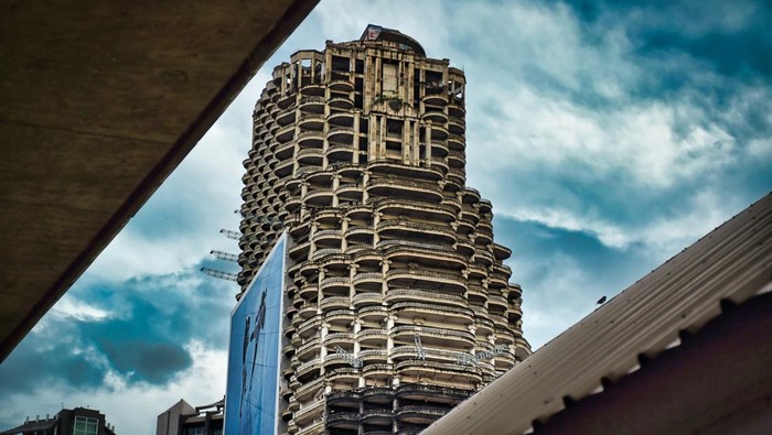 Gedung hantu di Bangkok Sathorn Unique Tower