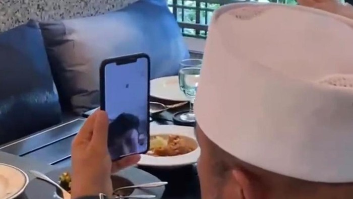 Gubernur Bengkulu Helmi Hasan saat video call dengan Willie Salim