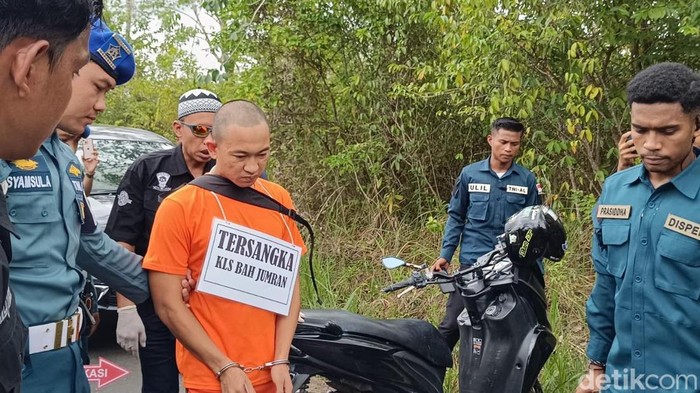 Jumran saat rekonstruksi pembunuhan jurnalis Juwita.