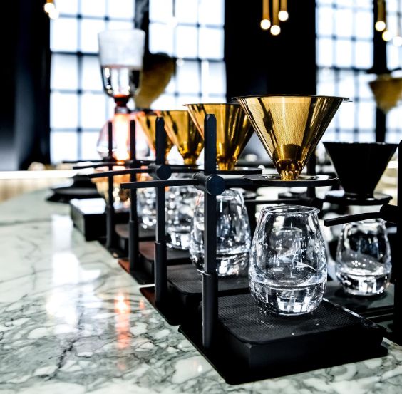 5 Fakta Kafe Kopi Termahal di London, Viral dengan Alat Serba Emas