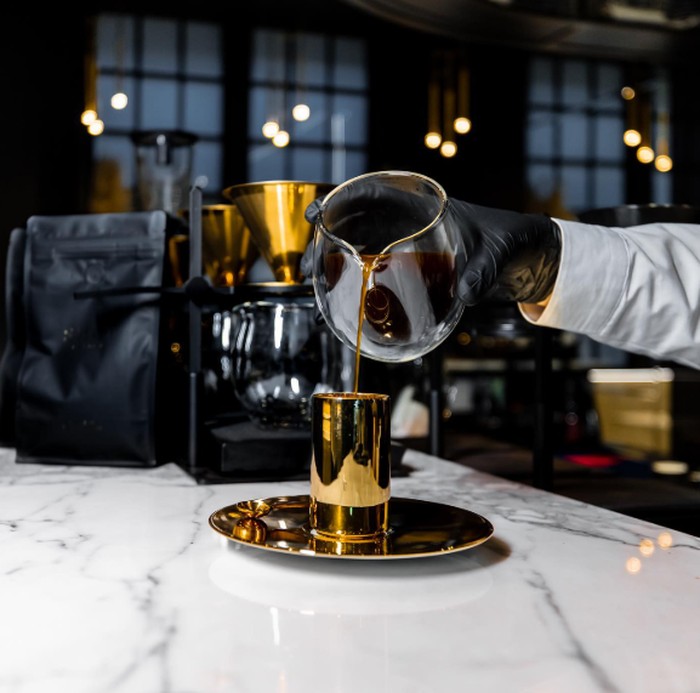 5 Fakta Kafe Kopi Termahal di London, Viral dengan Alat Serba Emas