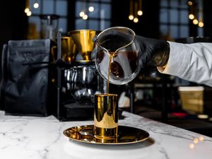 5 Fakta Kafe Kopi Termahal di London, Viral dengan Alat Serba Emas