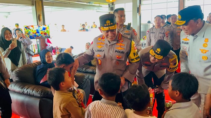 Kapolri Jenderal Listyo Sigit Prabowo saat meninjau Rest Area Km 456 Salatiga. (dok.Polri)