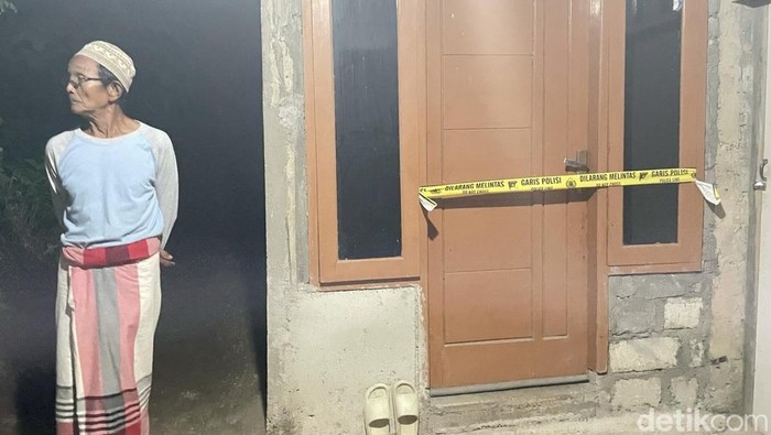 Lokasi dan rumah pelaku penganiayaan dengan menggunakan
senjata tajam kepada anak kandungnya di Desa Kutawuluh, Kecamatan Purwanegara, Banjarnegara, Sabtu (5/4/2025).