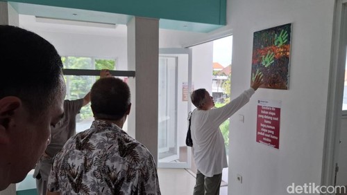 Salah satu lukisan yang dipamerkan Sam Sianata, Sabtu (5/4/2025).