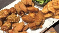Mayang juga seperti kebanyakan anak muda lain yang suka mengabadikan foto makanan. Kali ini ada ayam goreng Korea yang sedap. Foto: Instagram mayaang.lucyaana