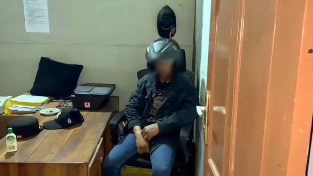Pencuri handphone terungkap dari live TikTok pelaku yang menggunakan akun korban