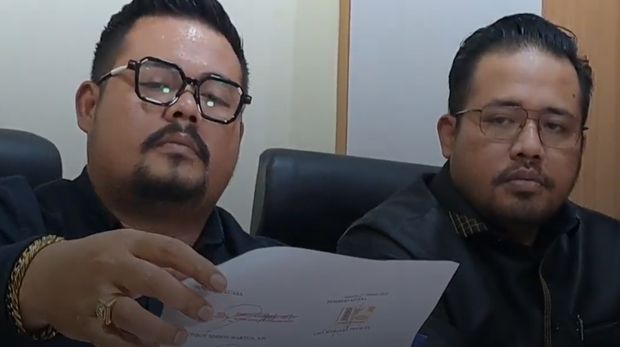 Pengacara Lisa Mariana mengungkap komunikasi awal kliennya dengan Ridwan Kamil (RK). Menurutnya komunikasi itu terjadi bulan Mei 2021.
