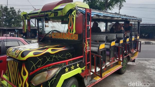 Potret suasana menaiki odong-odong