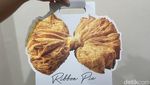 Renyah Lembut! Pastry Jumbo Bentuk Pita yang Lagi Viral