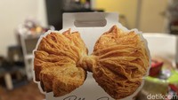 Kalau beli Ribbon Pie, kamu akan mendapat pastry dengan kemasan dalam box berbentuk pita juga. Menarik ya? Foto: Detikcom / Atiqa Rana