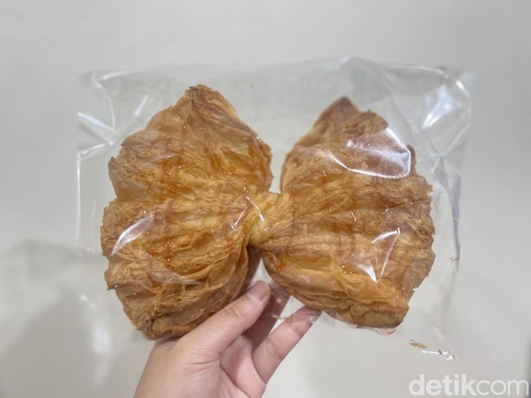 Renyah Lembut! Pastry Jumbo Bentuk Pita yang Lagi Viral