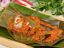 Resep Pepes Ikan Bumbu Merah yang Pedas Meresap Bumbunya