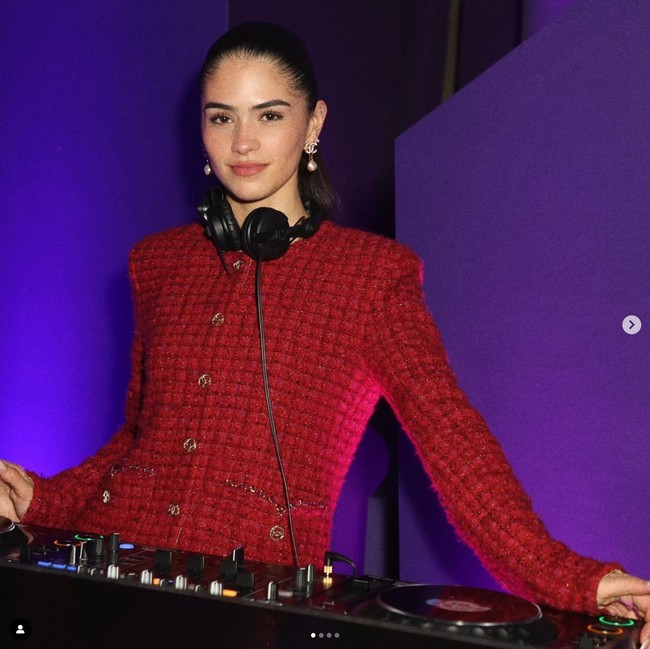 Sedangkan sebagai model, Kim Turnbul telah bekerja dengan label-label seperti Prada dan Christian Louboutin. Foto: Dok. Instagram